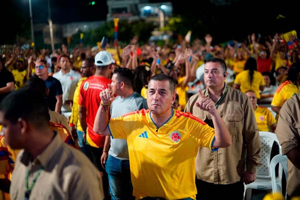 alcalde con la camiseta