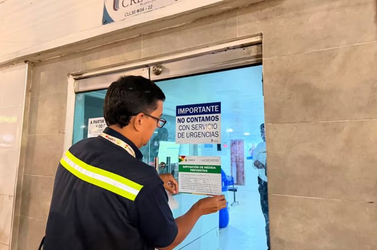 sellando la clínica