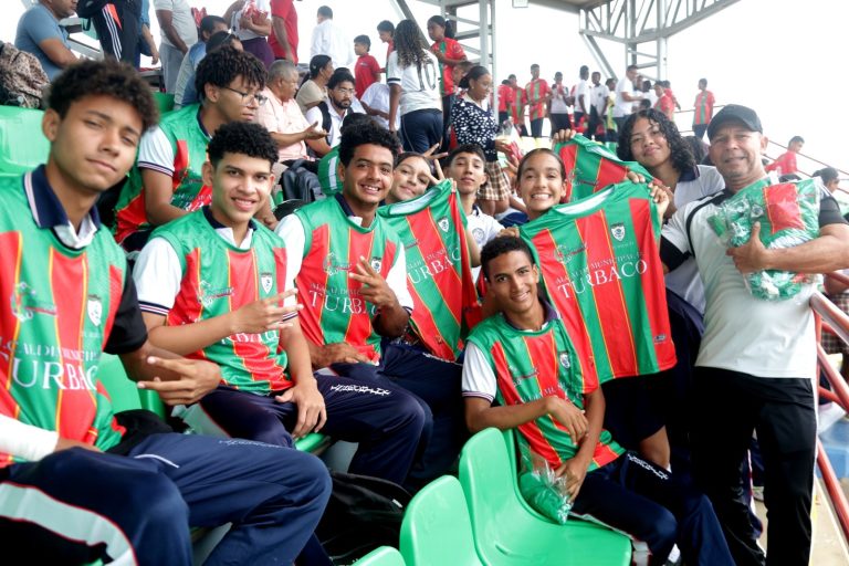 alumnos con sueteres
