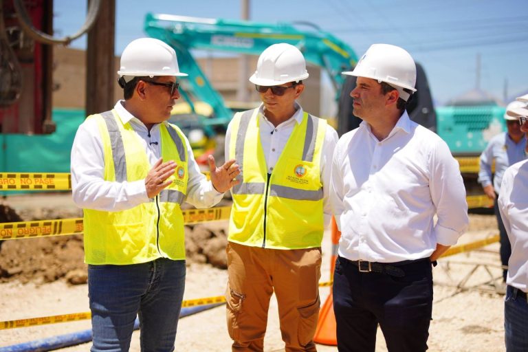 dumek hablando con las manos
