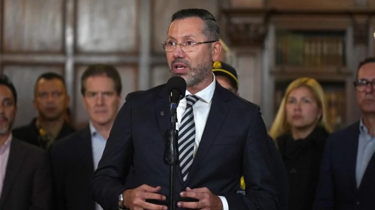 ministro de vivienda