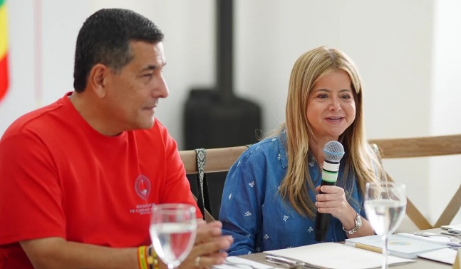 la ministra y dumek