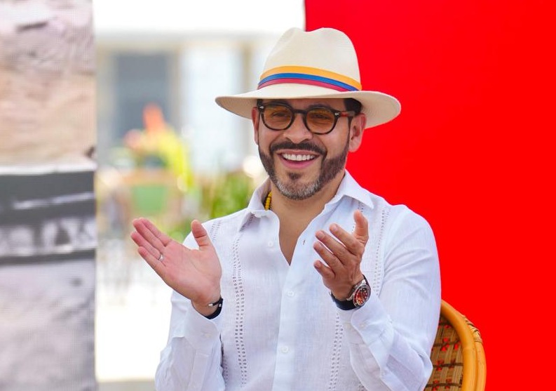 abelardo aplaudiendo