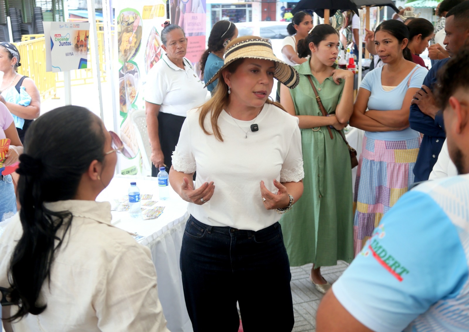 alcaldesa en la feria