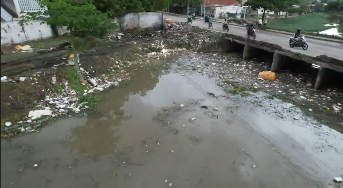 basura en el canal