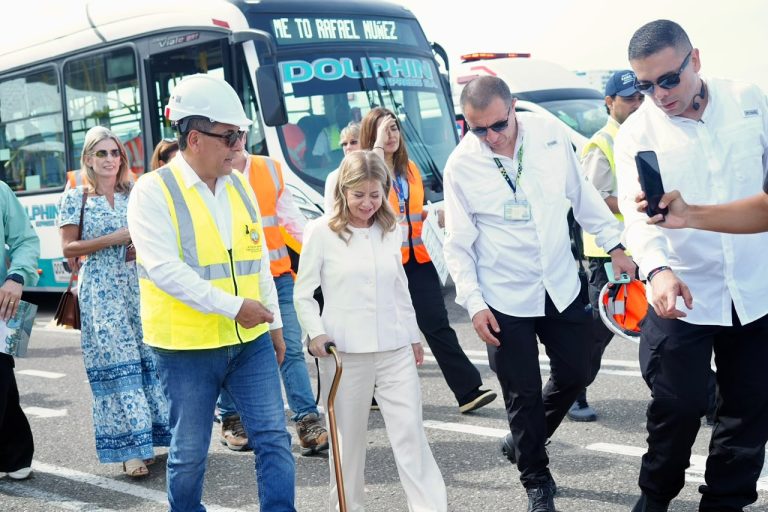 caminando con la ministra