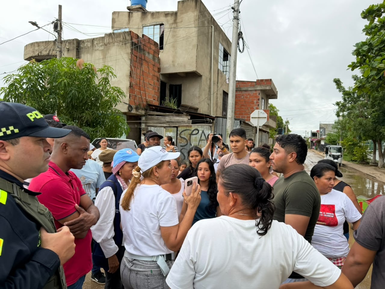 claudia atendiendo la emergencia