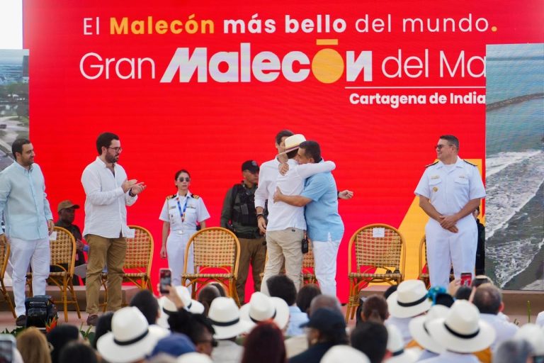 foto abrazo dumek y abelardo