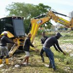 sacando basura